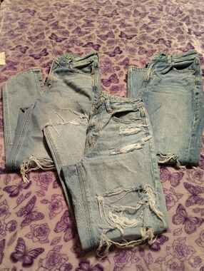 American Eagle Outfitters Light Blue Distressed Straight Leg Jeans